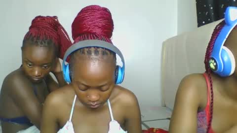 Snapshot of maira_luv1 chatting on March 16, 9:30 pm maira luv1 online show from March 16, 9:30 pm