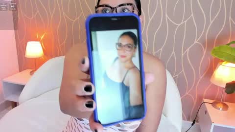 Maria  conexion 1030 pm to 5 am colombia online show from May 23, 4:18 am
