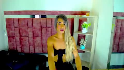 maitecandyxx online show from June 10, 9:25 pm