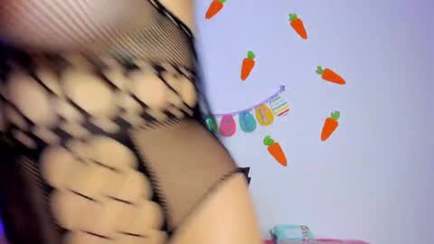 Snapshot of maithe_022 chatting on April 1, 7:00 pm mai online show from April 1, 7:00 pm