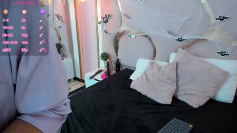 Snapshot of maiyajoness chatting on October 21, 4:13 am maiyajoness online show from October 21, 4:13 am