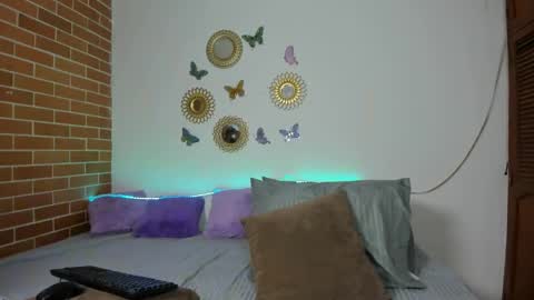 maja_hills online show from January 13, 1:17 pm