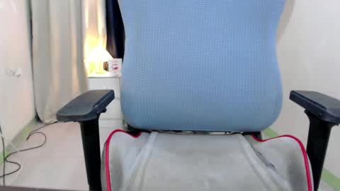 Annalyn online show from December 19, 4:02 pm