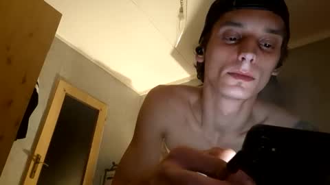 Snapshot of majlosustik chatting on December 4, 1:25 am majlosustik online show from December 4, 1:25 am