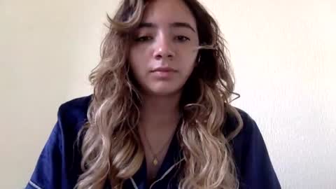 majo_gomezz online show from June 25, 4:00 pm