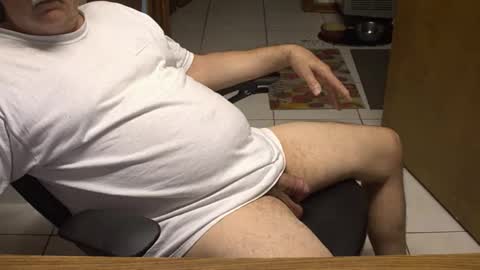 Snapshot of majormike34 chatting on April 2, 2:20 am majormike34 online show from April 2, 2:20 am