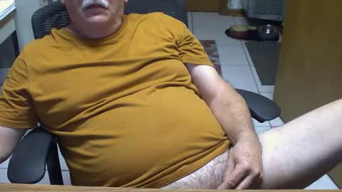 Snapshot of majormike34 chatting on April 7, 3:07 am majormike34 online show from April 7, 3:07 am