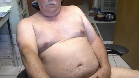 Snapshot of majormike34 chatting on April 19, 8:55 pm majormike34 online show from April 19, 8:55 pm