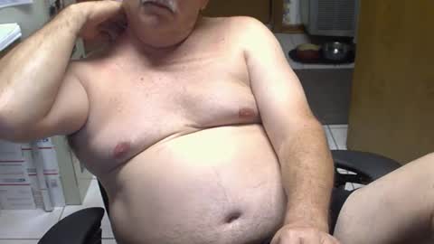Snapshot of majormike34 chatting on April 24, 2:03 am majormike34 online show from April 24, 2:03 am