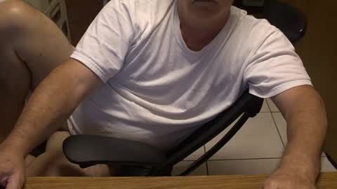 Snapshot of majormike34 chatting on April 28, 3:00 am majormike34 online show from April 28, 3:00 am