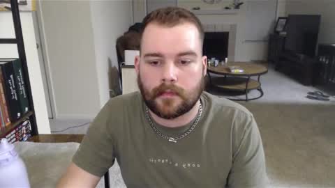 Snapshot of majorthepup chatting on October 14, 3:51 am Major online show from October 14, 3:51 am