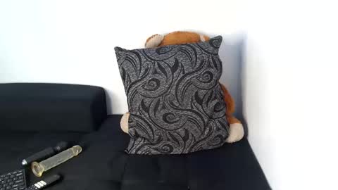 Snapshot of make_me_creamyyy chatting on November 1, 9:17 pm olivia online show from November 1, 9:17 pm