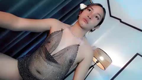 Snapshot of makeit_reyn chatting on March 20, 11:59 am Reyn online show from March 20, 11:59 am