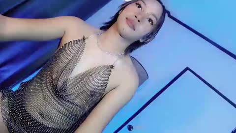 Snapshot of makeit_reyn chatting on March 26, 7:14 am Reyn online show from March 26, 7:14 am