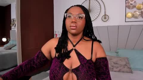Snapshot of makena_gh chatting on April 8, 2:44 am makena online show from April 8, 2:44 am
