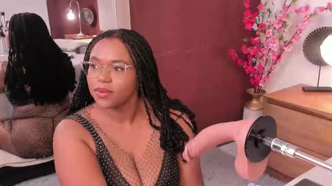 Snapshot of makena_gh chatting on May 19, 1:56 am makena online show from May 19, 1:56 am
