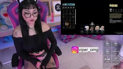 Snapshot of makigg chatting on April 28, 11:54 pm Maki online show from April 28, 11:54 pm