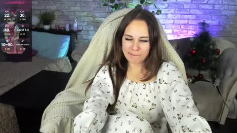 Snapshot of makima_lee chatting on December 15, 5:42 pm Makima online show from December 15, 5:42 pm