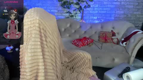 Snapshot of makima_lee chatting on December 22, 4:17 pm Makima online show from December 22, 4:17 pm