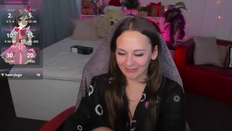 Snapshot of makima_lee chatting on December 27, 5:05 pm Makima online show from December 27, 5:05 pm