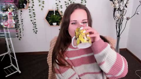 Snapshot of makima_lee chatting on January 19, 8:39 am Makima online show from January 19, 8:39 am