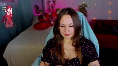 Snapshot of makima_lee chatting on February 7, 1:32 pm Makima online show from February 7, 1:32 pm