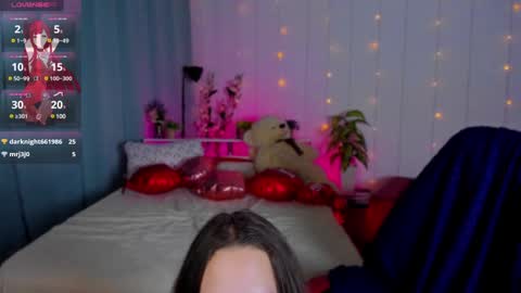 Snapshot of makima_lee chatting on February 8, 5:50 pm Makima online show from February 8, 5:50 pm