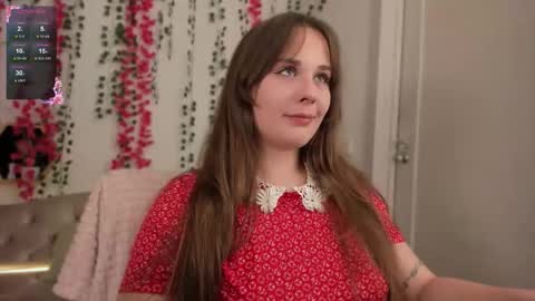 Snapshot of makima_lee chatting on November 19, 5:51 am Makima online show from November 19, 5:51 am