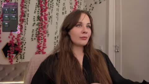 Snapshot of makima_lee chatting on November 20, 5:40 am Makima online show from November 20, 5:40 am