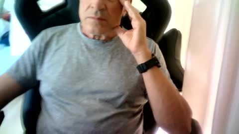 Snapshot of makis8989 chatting on July 6, 6:54 am makis8989 online show from July 6, 6:54 am