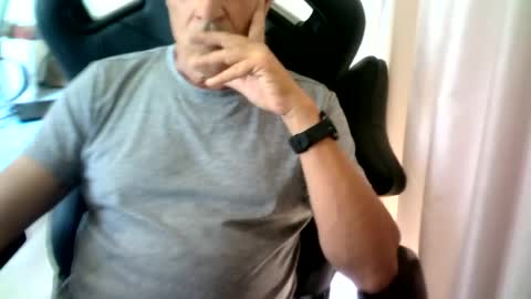 Snapshot of makis8989 chatting on July 7, 7:45 am makis8989 online show from July 7, 7:45 am