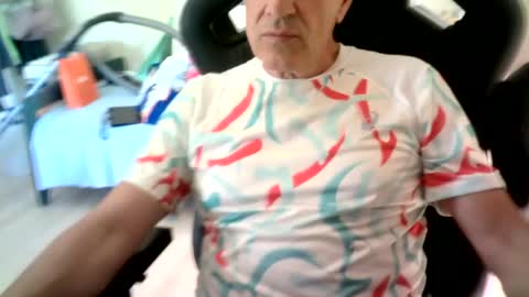 Snapshot of makis8989 chatting on July 10, 6:39 am makis8989 online show from July 10, 6:39 am