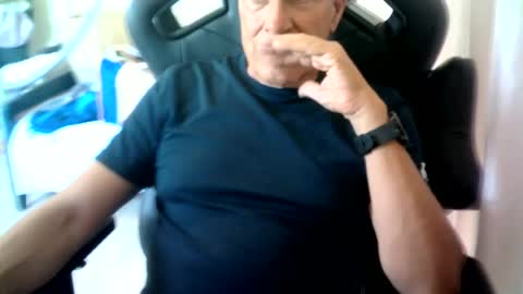 Snapshot of makis8989 chatting on August 2, 1:42 pm makis8989 online show from August 2, 1:42 pm