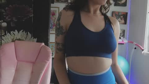 Snapshot of makiyahbelle2 chatting on April 10, 4:50 am MakiyahBelle online show from April 10, 4:50 am