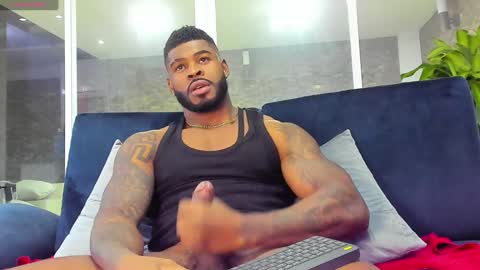 Makonnen online show from December 17, 2:44 am