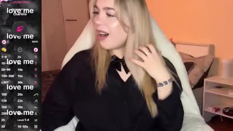 Snapshot of maksisisia chatting on October 26, 2:34 pm maksisisia online show from October 26, 2:34 pm