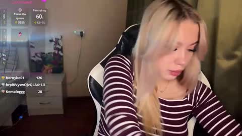 Snapshot of maksisisia chatting on November 9, 4:16 pm maksisisia online show from November 9, 4:16 pm