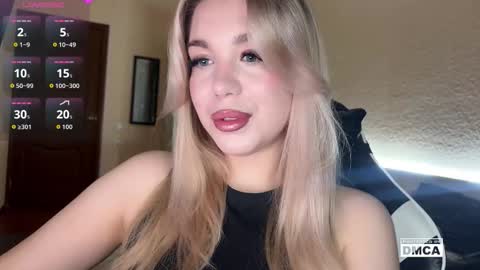 Snapshot of maksisisia chatting on November 23, 1:44 pm maksisisia online show from November 23, 1:44 pm