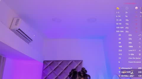 Snapshot of malaia_hills chatting on December 4, 1:47 am Call Me Mala online show from December 4, 1:47 am