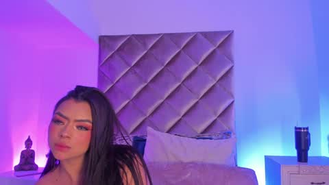 Snapshot of malaia_hills chatting on December 10, 1:43 am Call Me Mala online show from December 10, 1:43 am