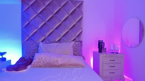Snapshot of malaia_hills chatting on December 10, 7:22 pm Call Me Mala online show from December 10, 7:22 pm