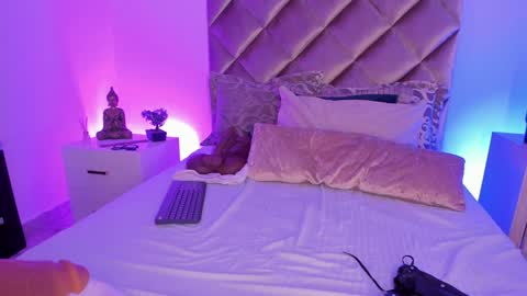 Snapshot of malaia_hills chatting on December 12, 10:31 pm Call Me Mala online show from December 12, 10:31 pm