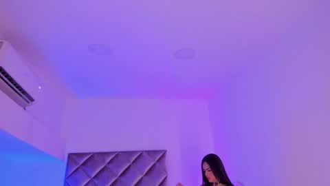 Snapshot of malaia_hills chatting on December 13, 7:21 pm Call Me Mala online show from December 13, 7:21 pm