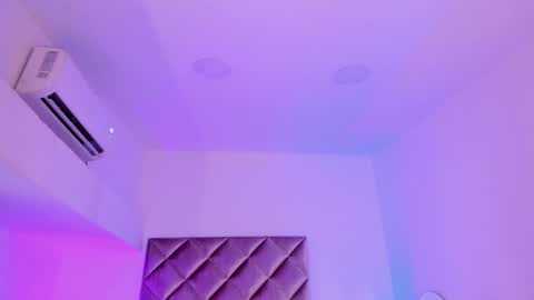 Snapshot of malaia_hills chatting on December 14, 7:25 pm Call Me Mala online show from December 14, 7:25 pm