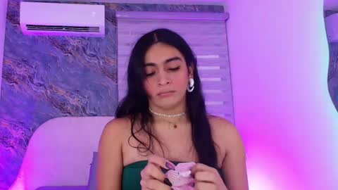 Snapshot of malaia_thompson_ chatting on April 15, 11:50 am malaia thompson online show from April 15, 11:50 am