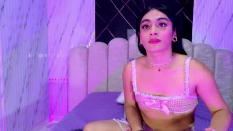 Snapshot of malaia_thompson_ chatting on May 4, 12:01 pm malaia thompson online show from May 4, 12:01 pm