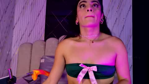Snapshot of malaia_thompson_ chatting on May 11, 12:00 pm malaia thompson online show from May 11, 12:00 pm