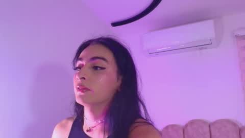 Snapshot of malaia_thompson_ chatting on May 21, 11:50 am malaia thompson online show from May 21, 11:50 am