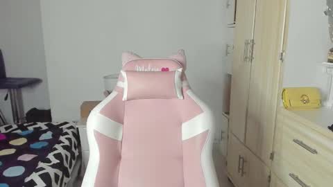 Snapshot of maleja_ruiz2 chatting on December 6, 6:37 am Aleja online show from December 6, 6:37 am