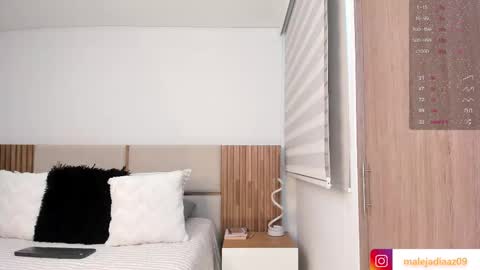 Snapshot of malejadiaz_ chatting on February 12, 5:41 pm Maleja Diaz online show from February 12, 5:41 pm